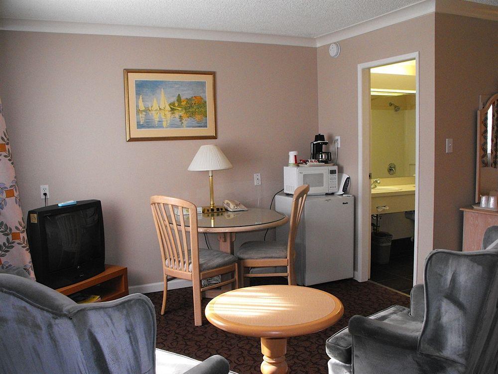 Glenwood Inn & Suites Trail Bagian luar foto