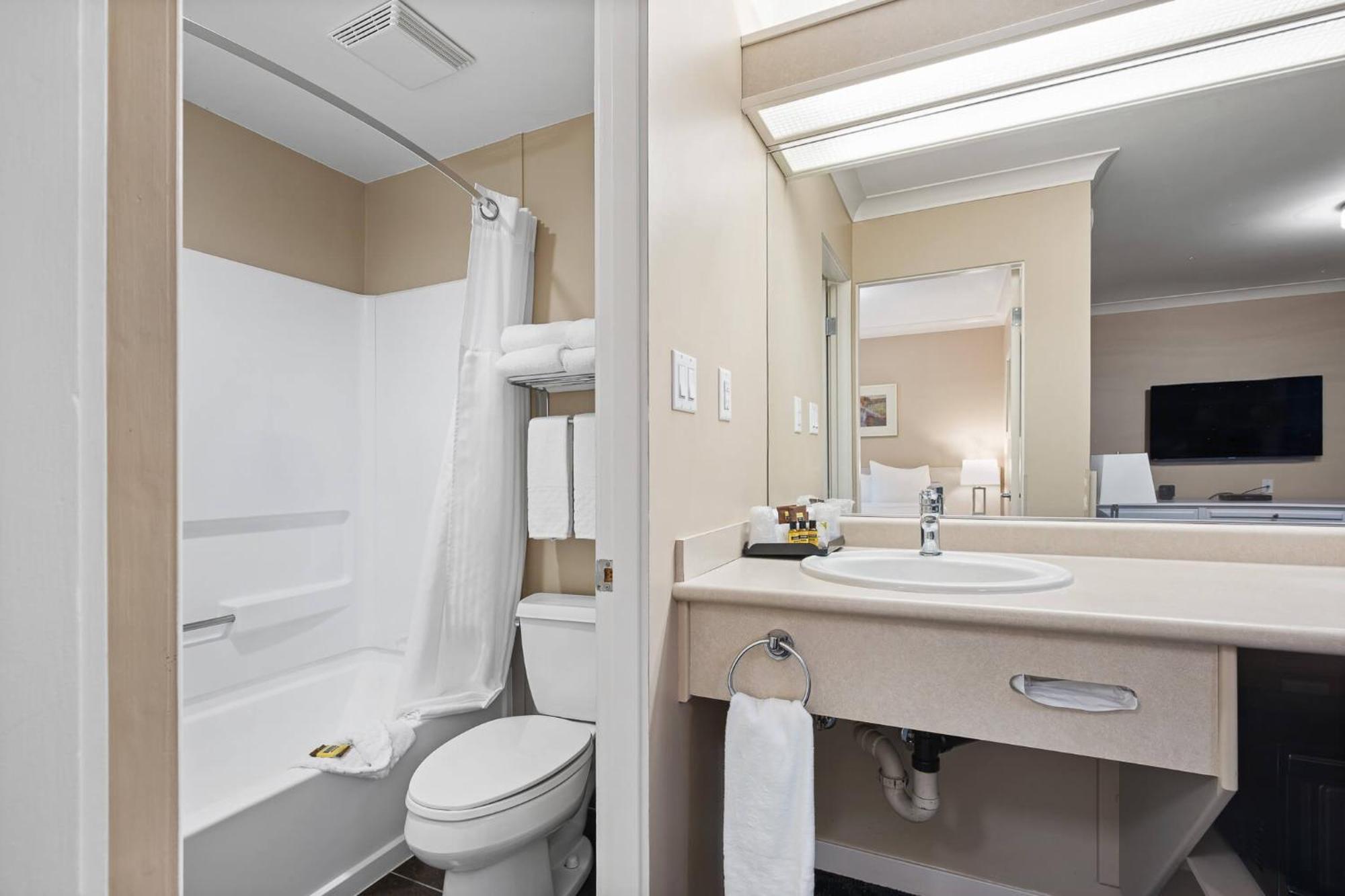 Glenwood Inn & Suites Trail Bagian luar foto