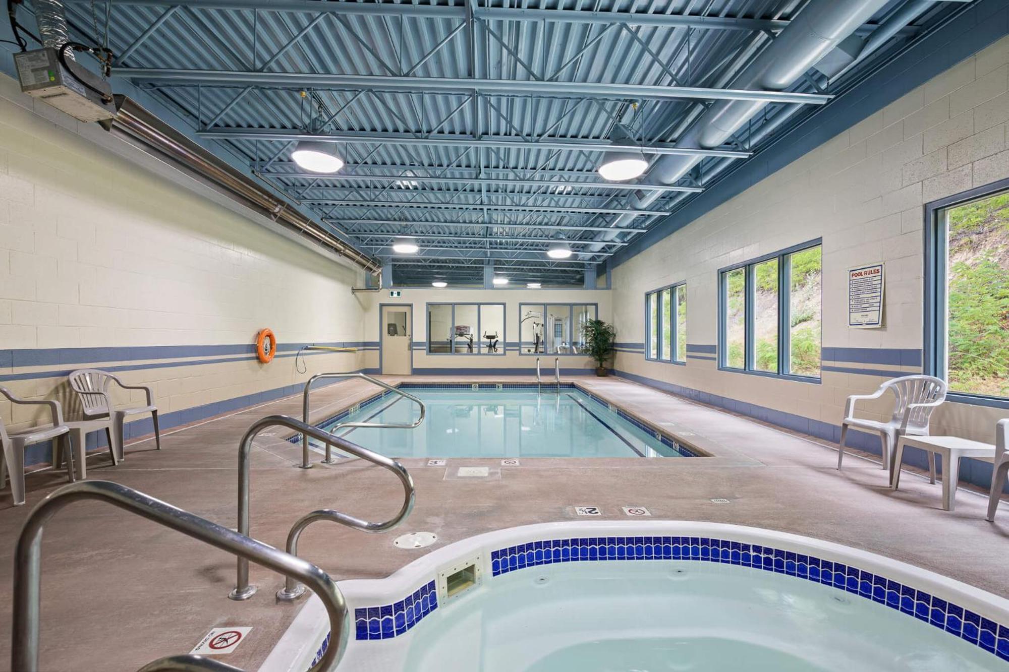 Glenwood Inn & Suites Trail Bagian luar foto
