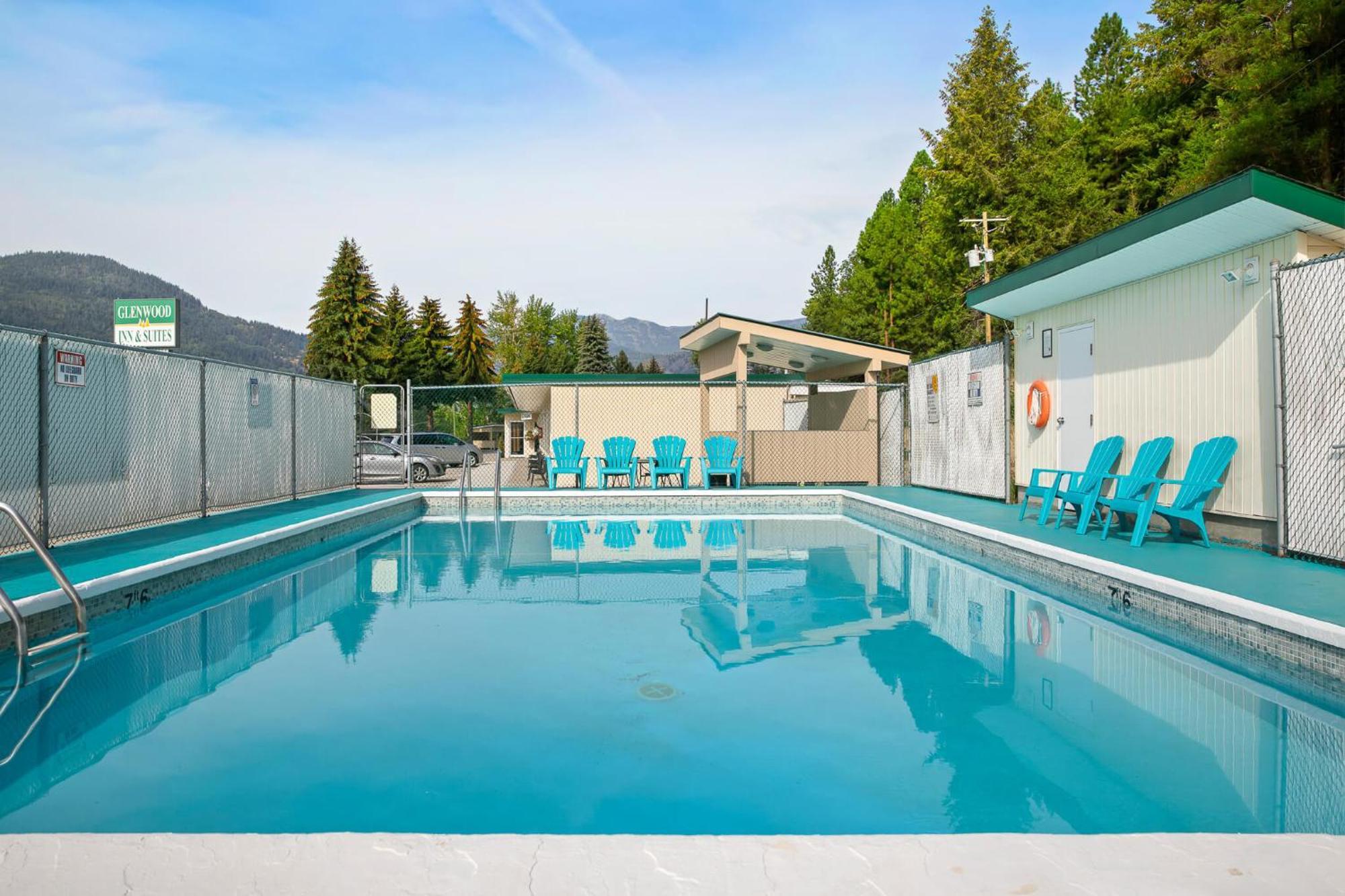 Glenwood Inn & Suites Trail Bagian luar foto