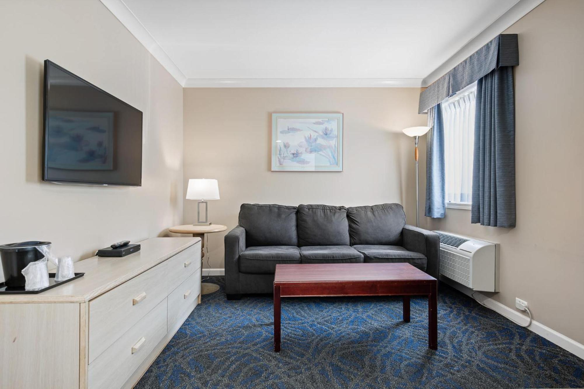 Glenwood Inn & Suites Trail Bagian luar foto