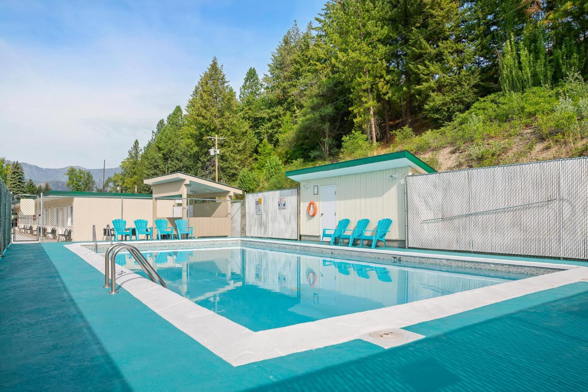Glenwood Inn & Suites Trail Bagian luar foto