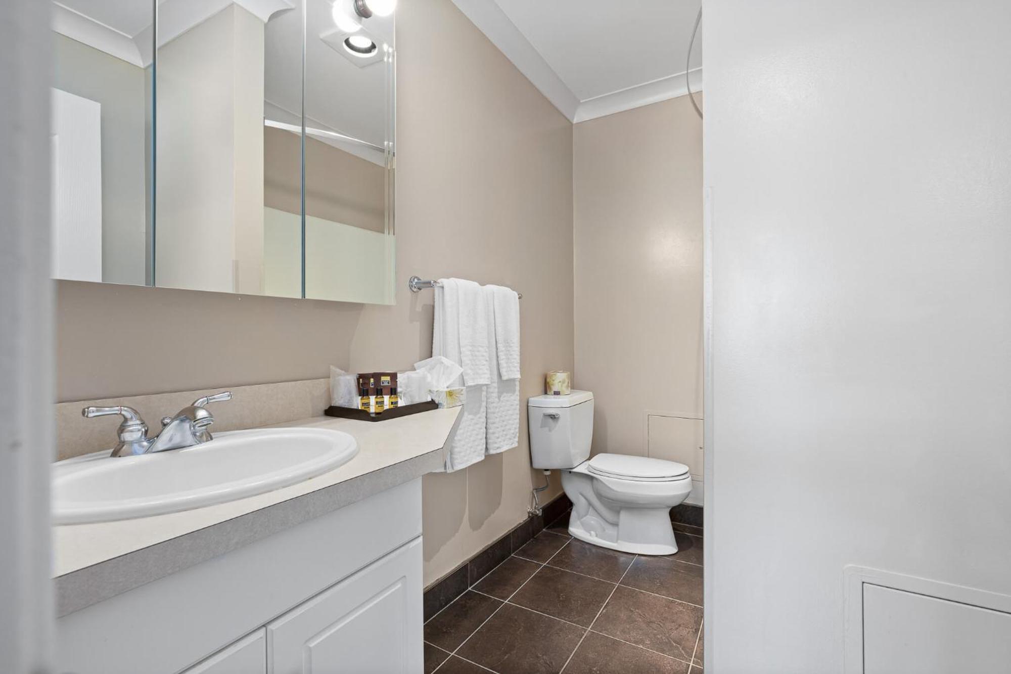 Glenwood Inn & Suites Trail Bagian luar foto