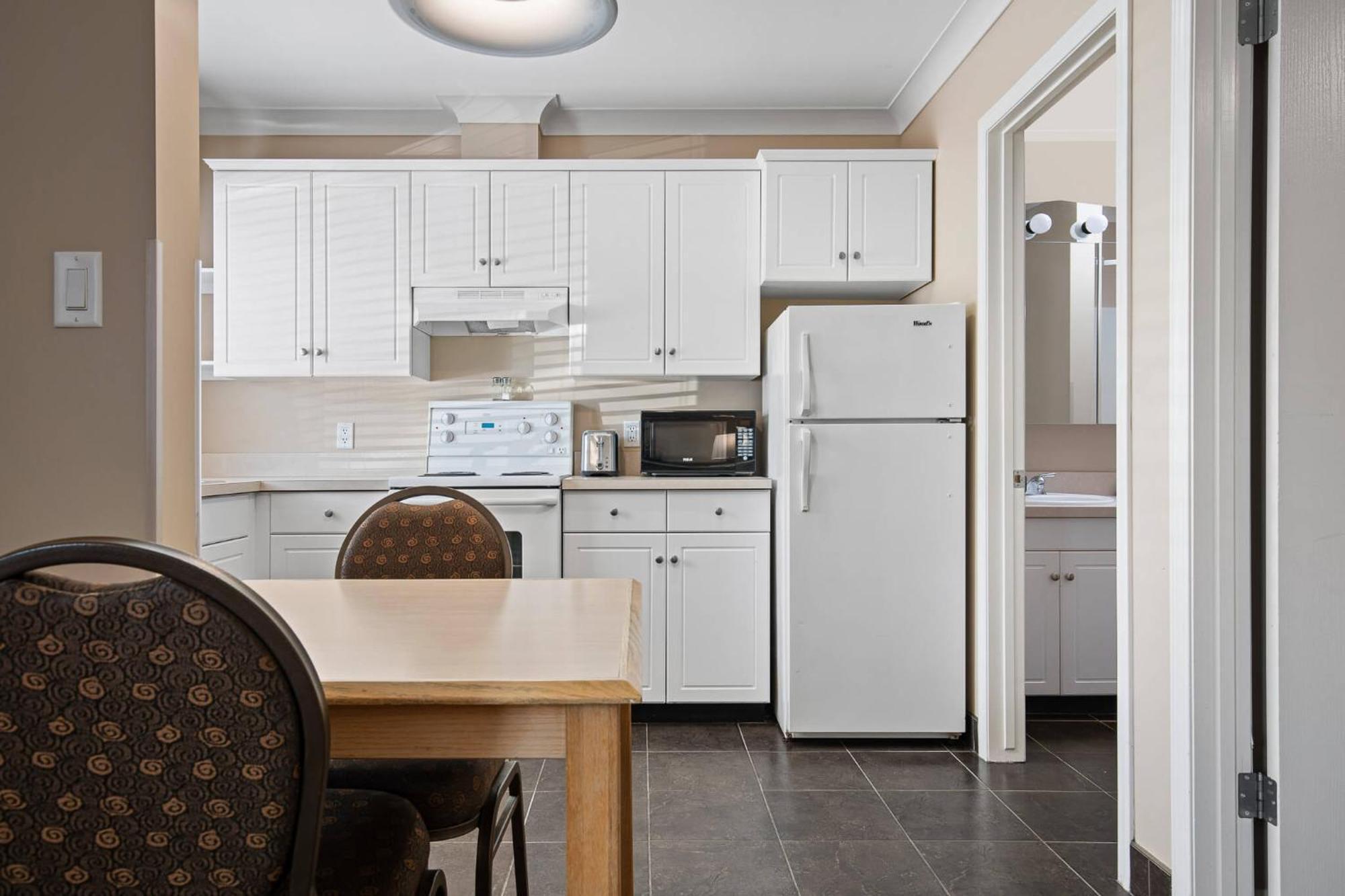 Glenwood Inn & Suites Trail Bagian luar foto