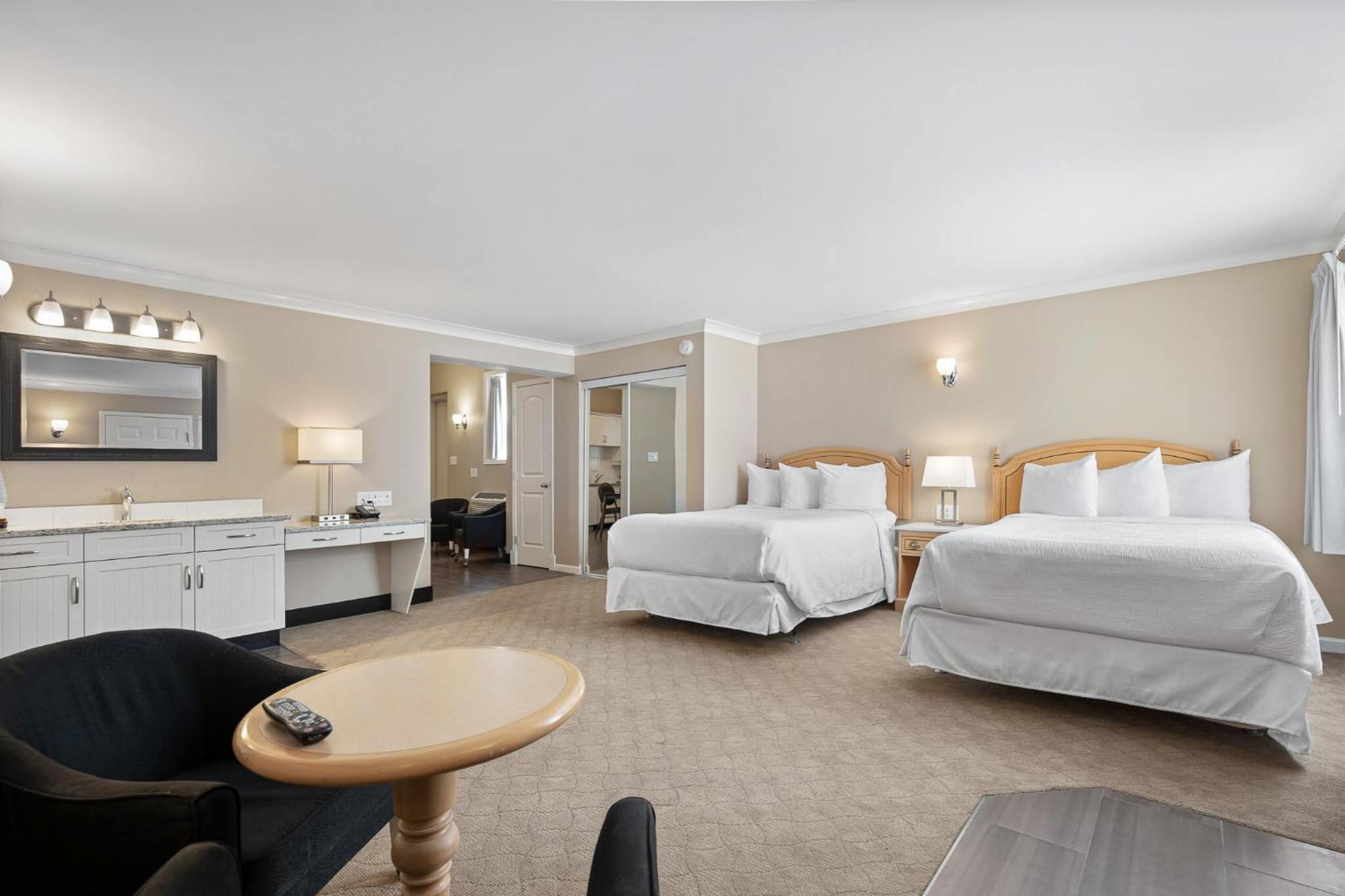 Glenwood Inn & Suites Trail Bagian luar foto