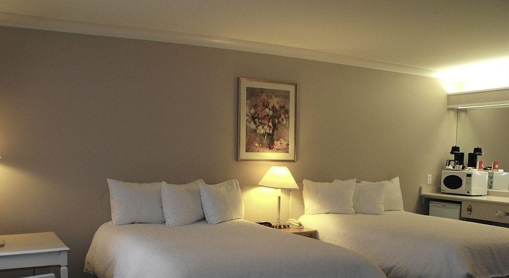 Glenwood Inn & Suites Trail Bagian luar foto