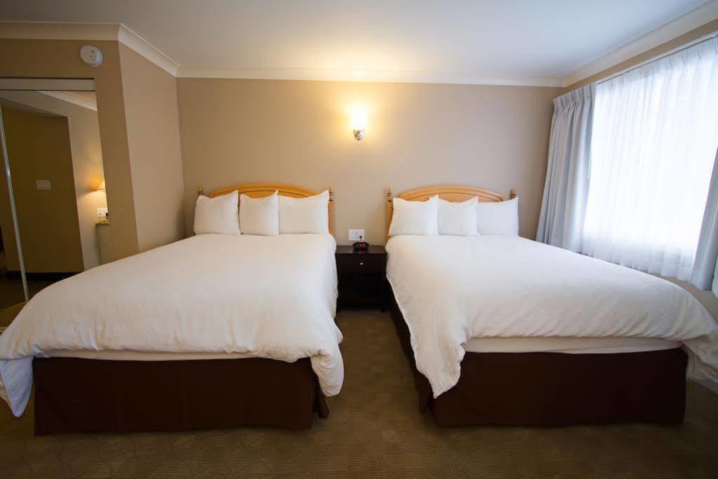 Glenwood Inn & Suites Trail Bagian luar foto