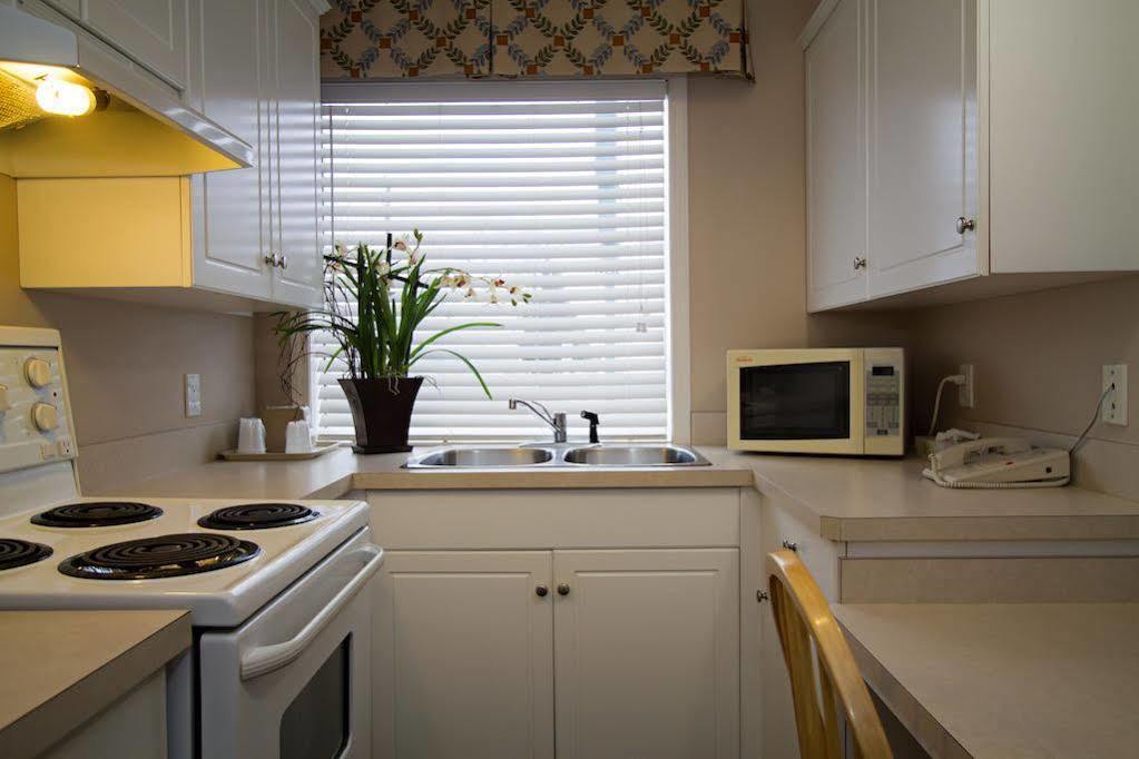 Glenwood Inn & Suites Trail Bagian luar foto