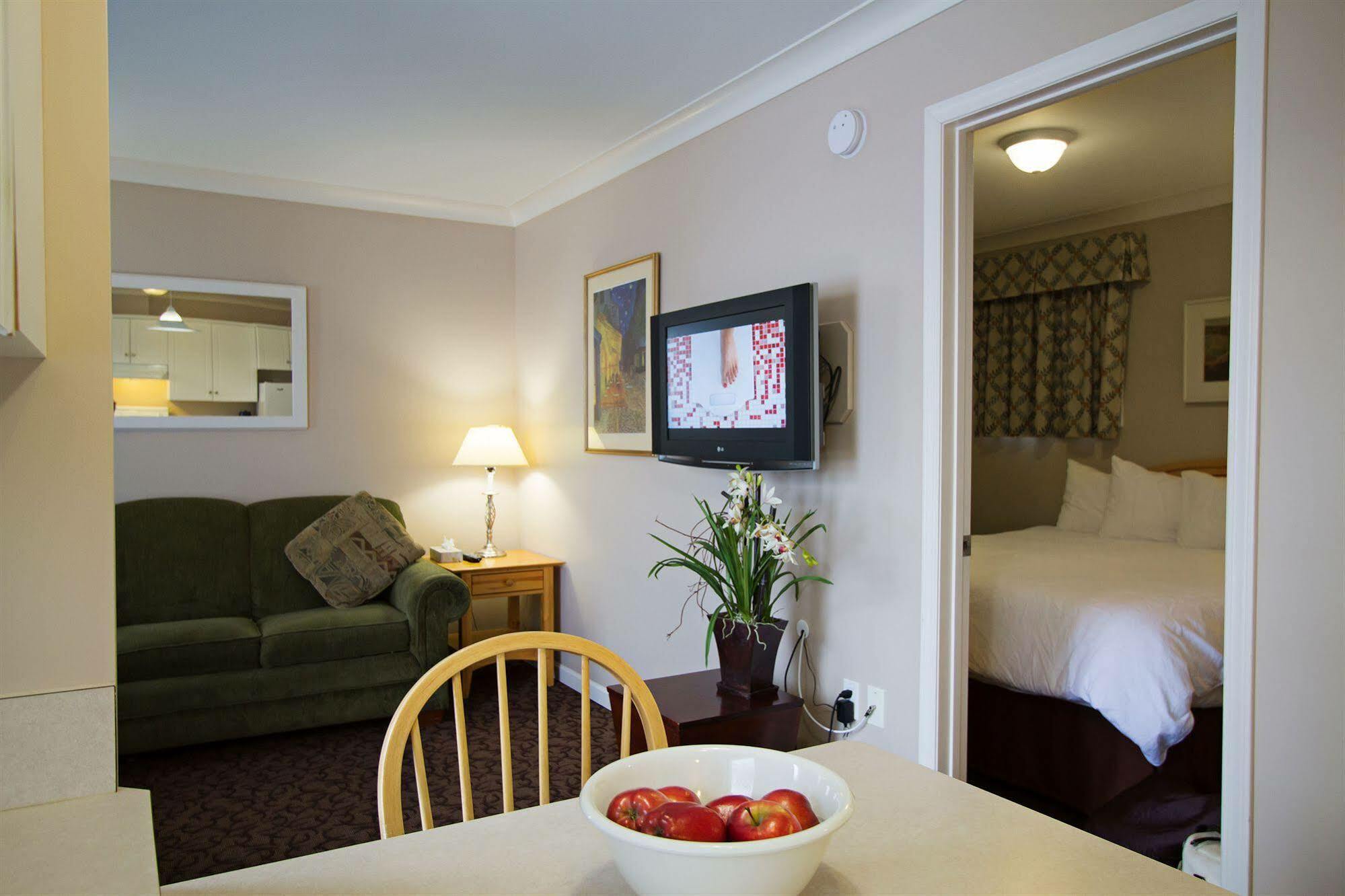 Glenwood Inn & Suites Trail Bagian luar foto
