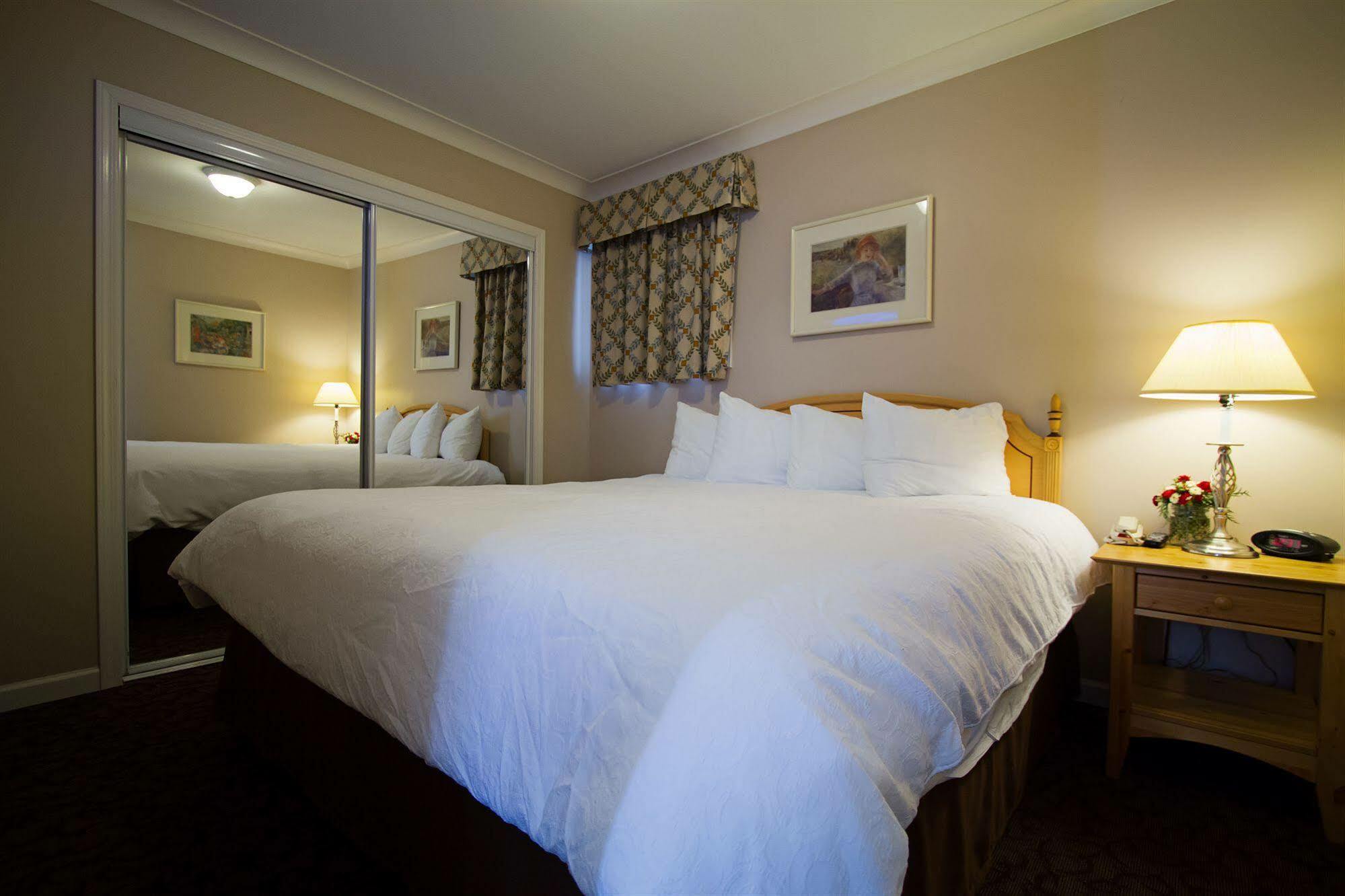 Glenwood Inn & Suites Trail Bagian luar foto